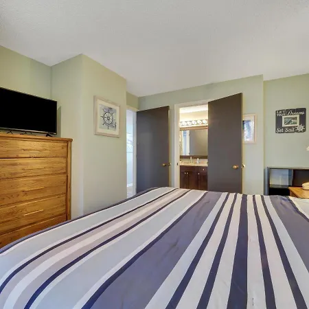 227 Edgewater Inn